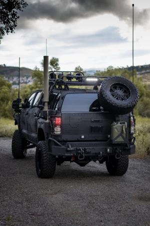 Toyota Tundra CrewMax 4x4 Zombie Apocalypse 2013 года 